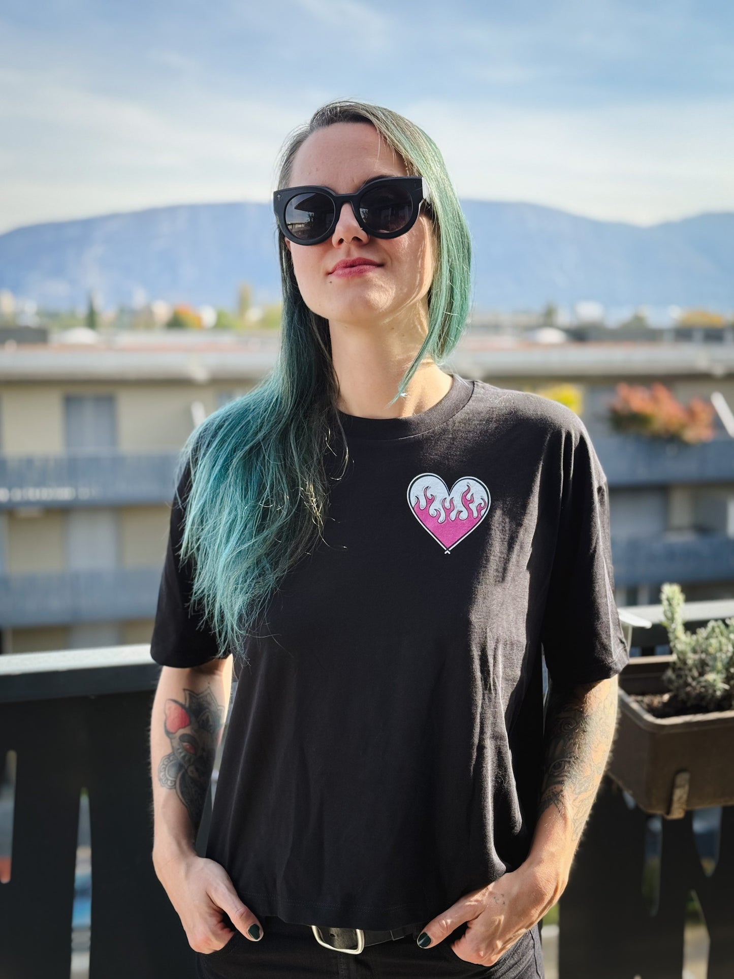 Women's Crackling Heart T-Shirt (Boxy Fit)